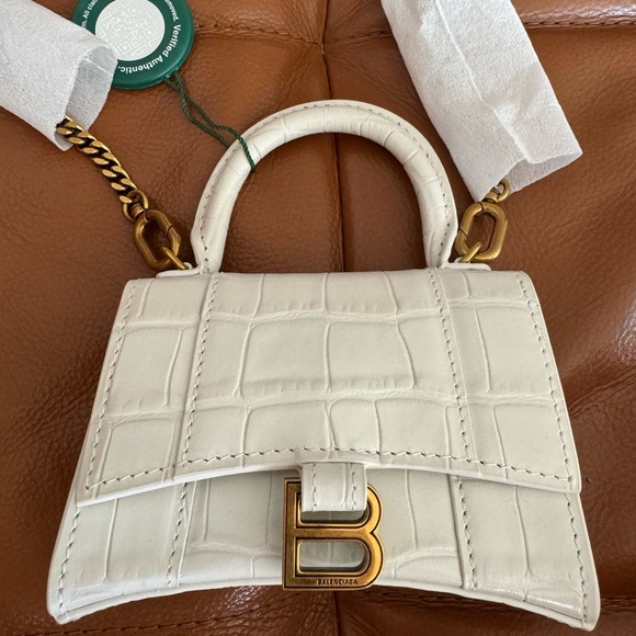 Selling new Balenciaga - Picture 3 of 8